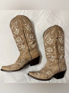 Corral boots (size 8) western Ladies LD Bone tan white Floral Full Stitch